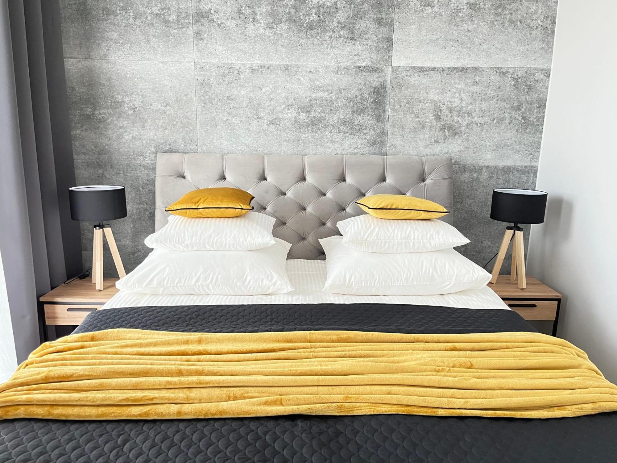 Wola Tower Deluxe Separate Bedroom With Free Garage - By Perfect Apart Varsó Kültér fotó