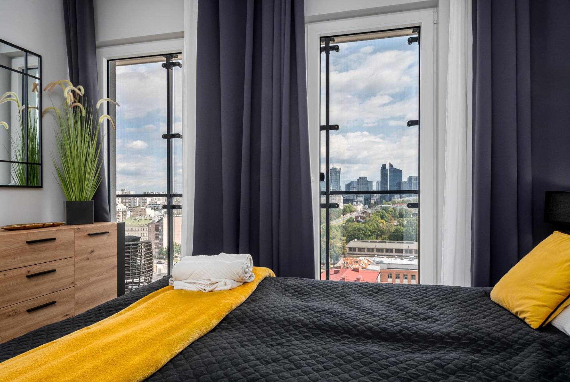 Wola Tower Deluxe Separate Bedroom With Free Garage - By Perfect Apart Varsó Kültér fotó